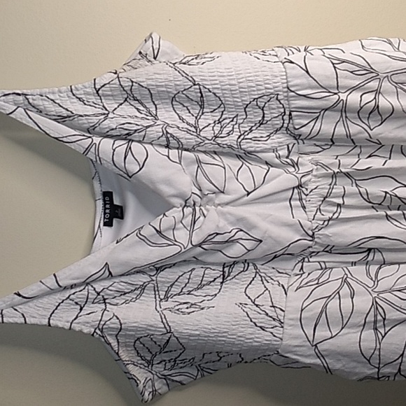 Torrid Black and White Acas Leaf Smocked Midi Dress 2 / 2X / 18-20 - Picture 4 of 9